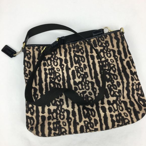 Coach Handbags - COACH F31686 Crossbody Messenger Bag